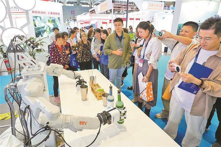 众擎机器人创始人赵同阳：人形机器人会像手机一样改变时代，十年内可走进千家万户