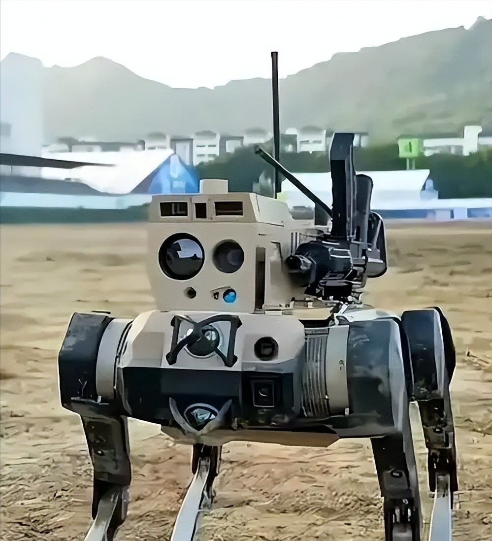 中国造机器狗灵活比心 亮相美国消费电子展