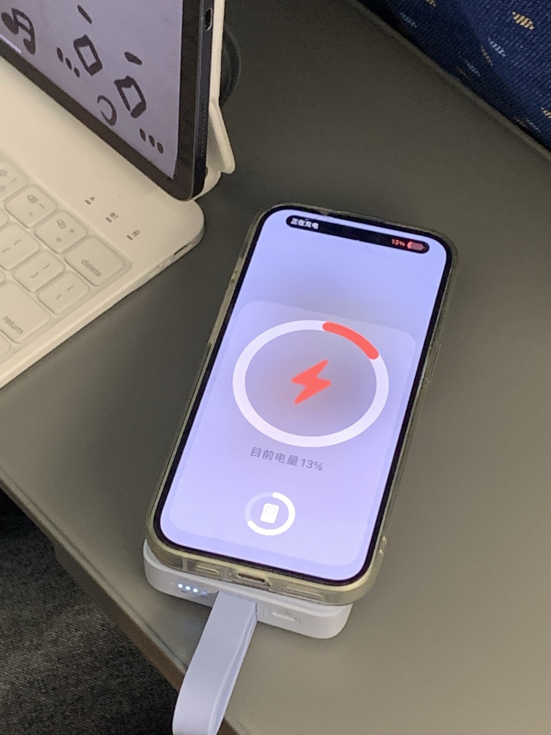 智能手表贴在高铁车窗为何取不下来