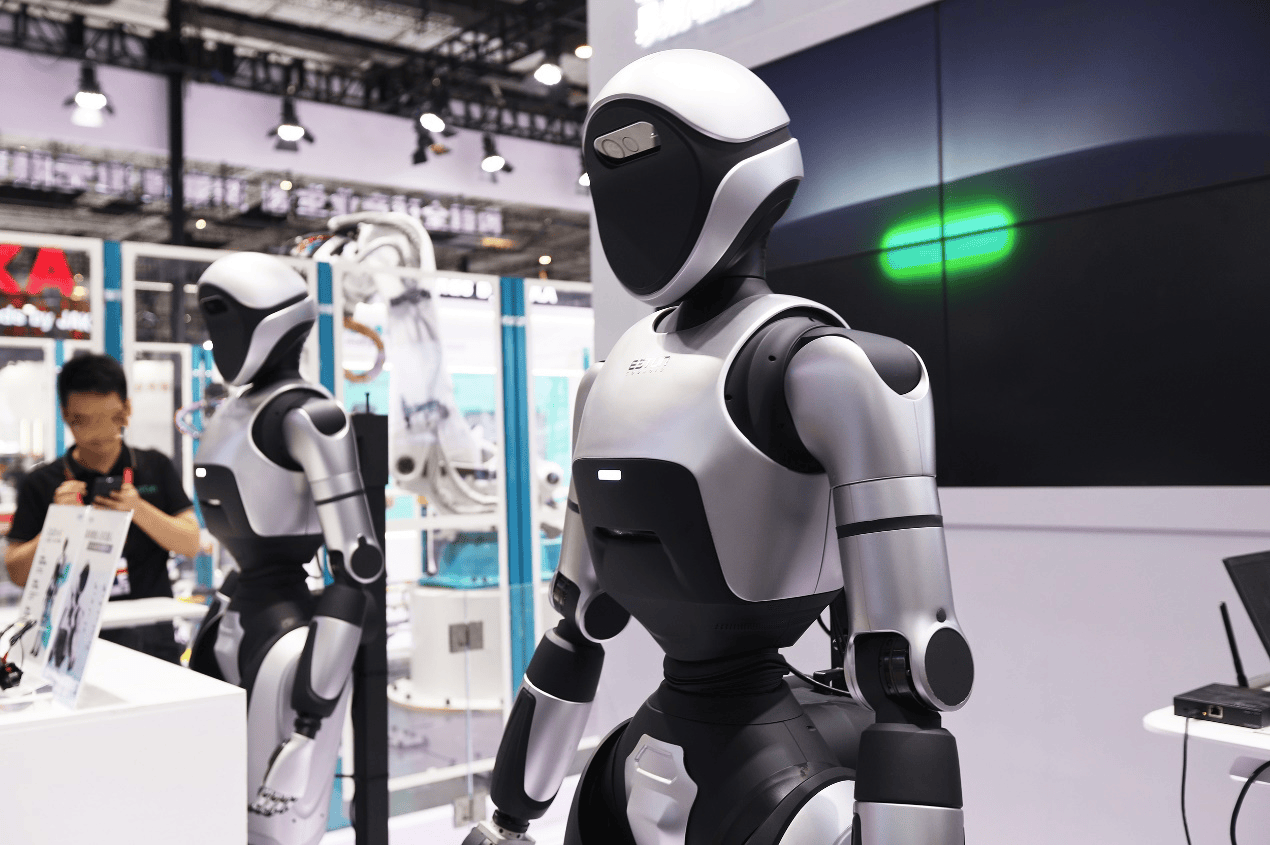 别眨眼!深圳人形机器人完成全球首例前空翻