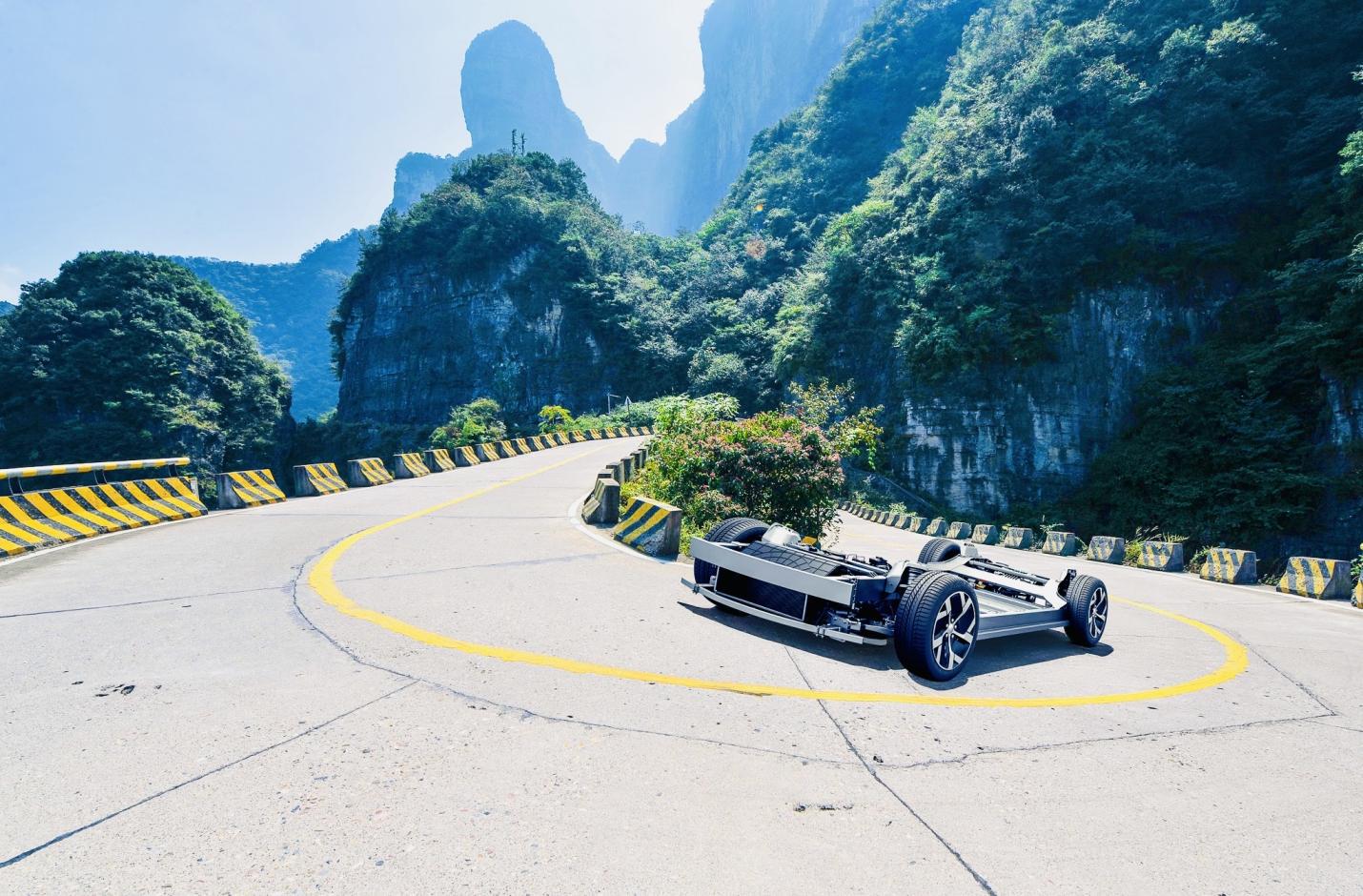 AI大模型“竞速跑” 头部企业加快迭代上新