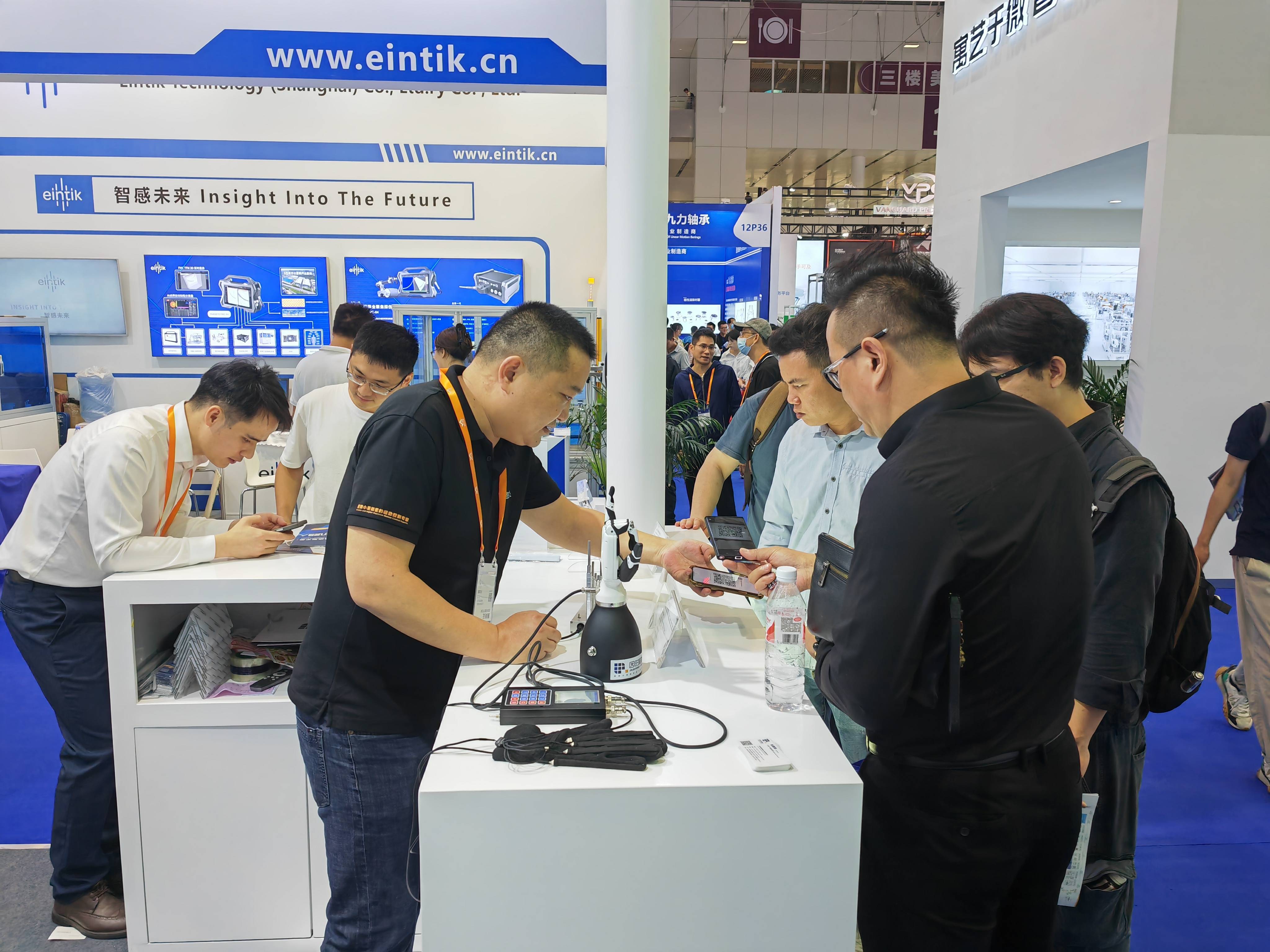 投资人争抢机器人灵巧手赛道|从投促大会看上海未来产业链布局⑤