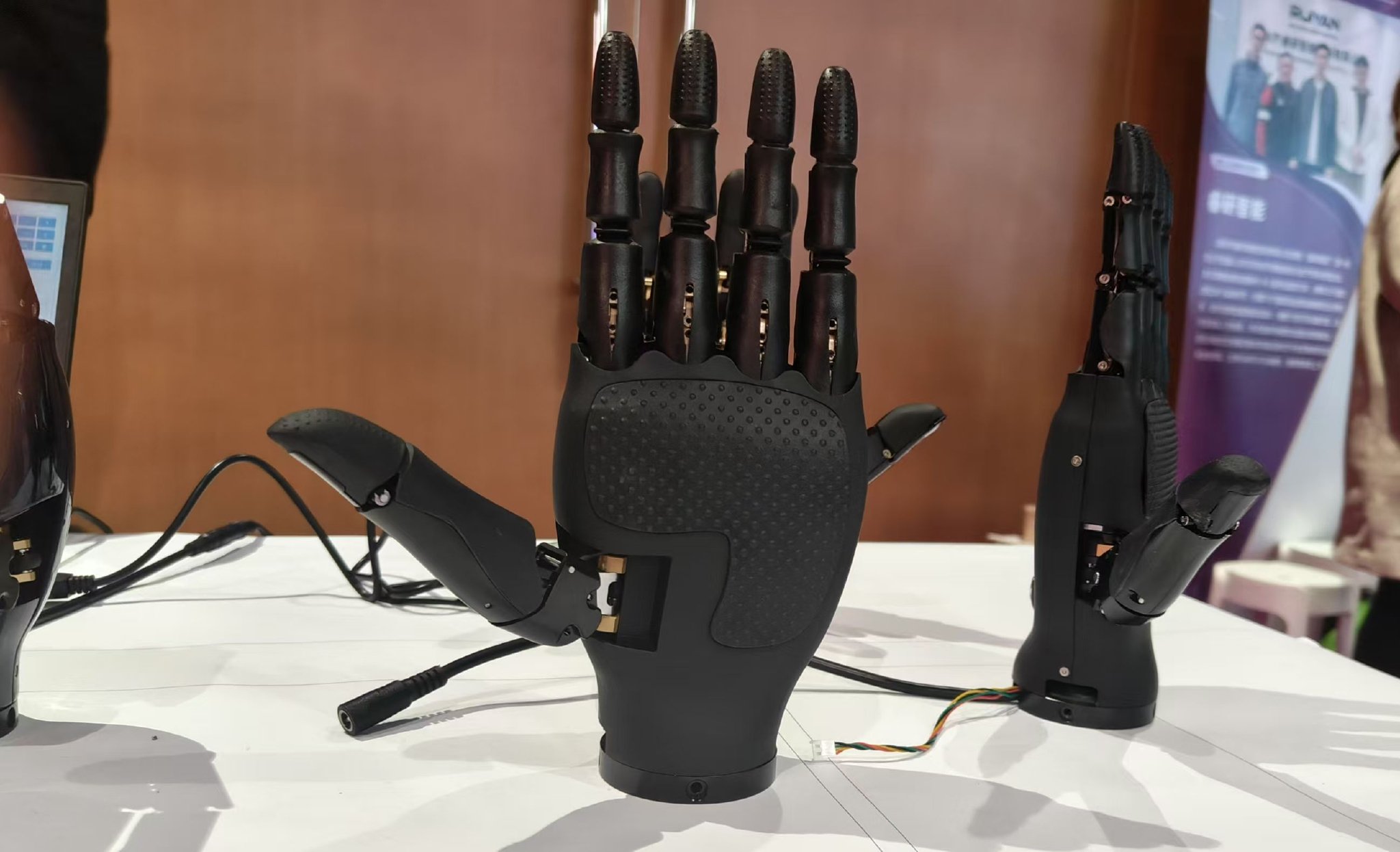 朱啸虎“批量退出”，人形机器人向何处去?