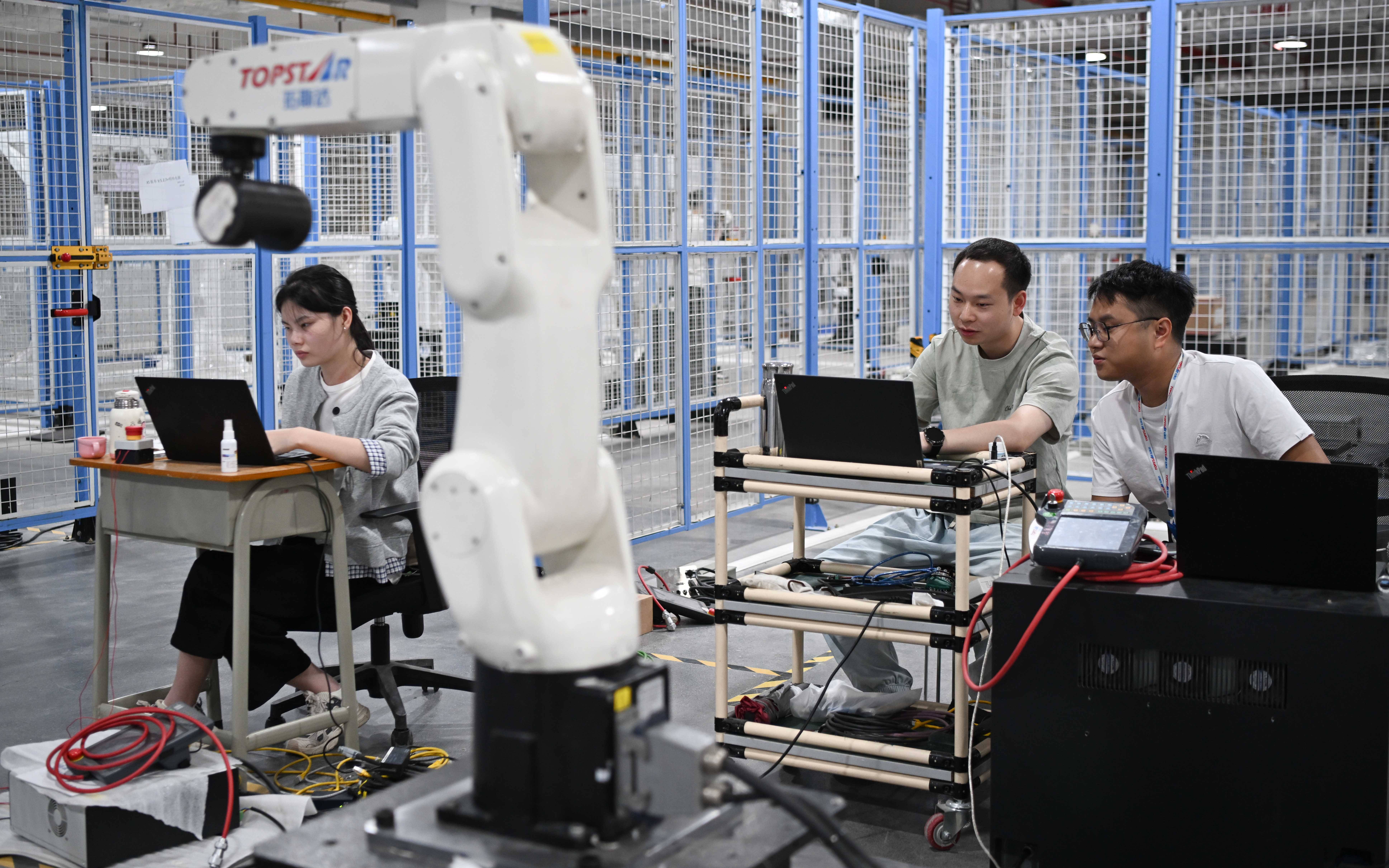 人形机器人产业迎密集催化:IPO推进、订单落地、机构深入调研