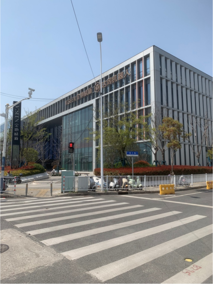 北京首家机器人主题餐厅来了！记者实探“色香味”