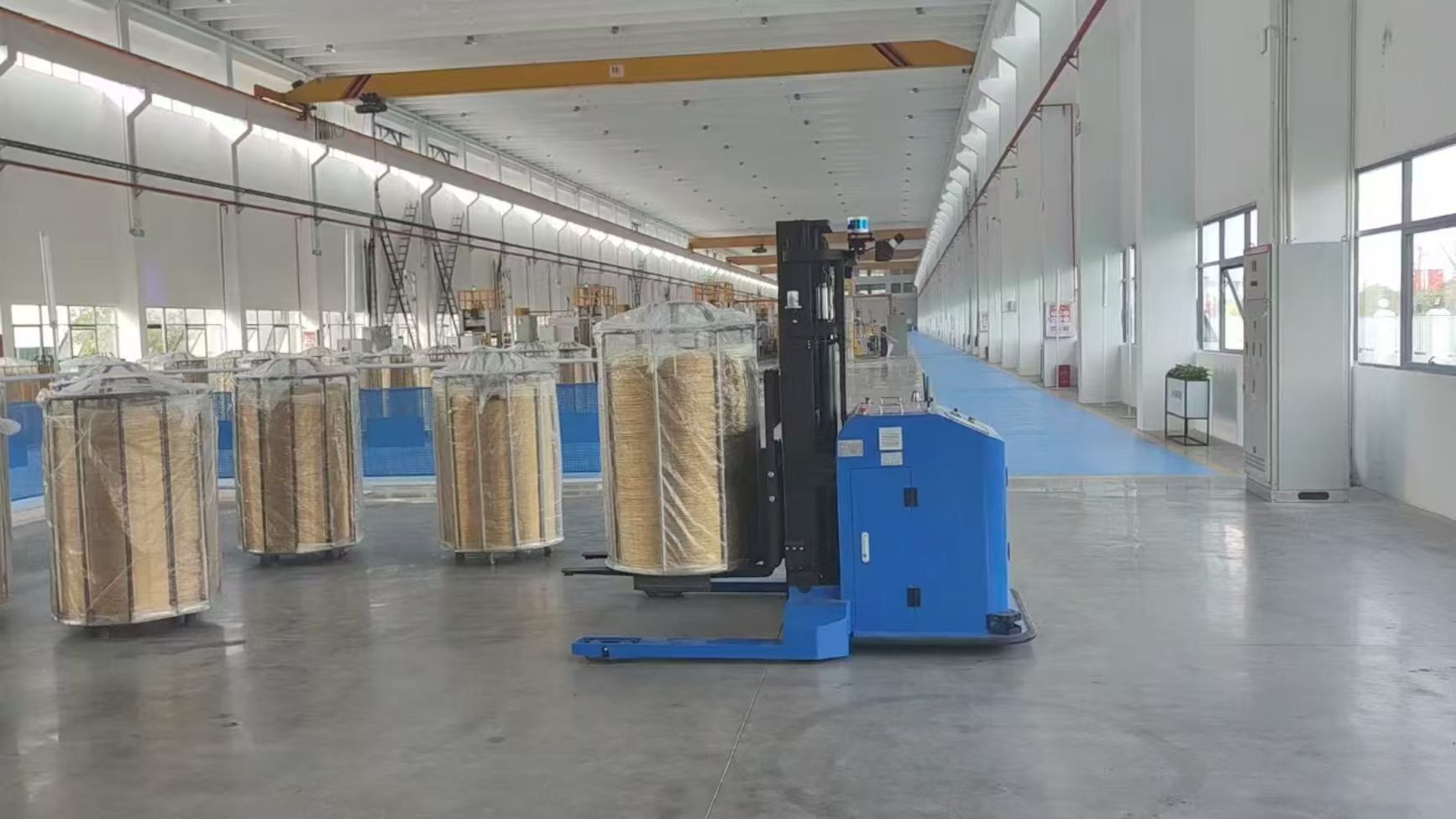 获富临精工数千万元订单，智元机器人落地料箱搬运等工业场景