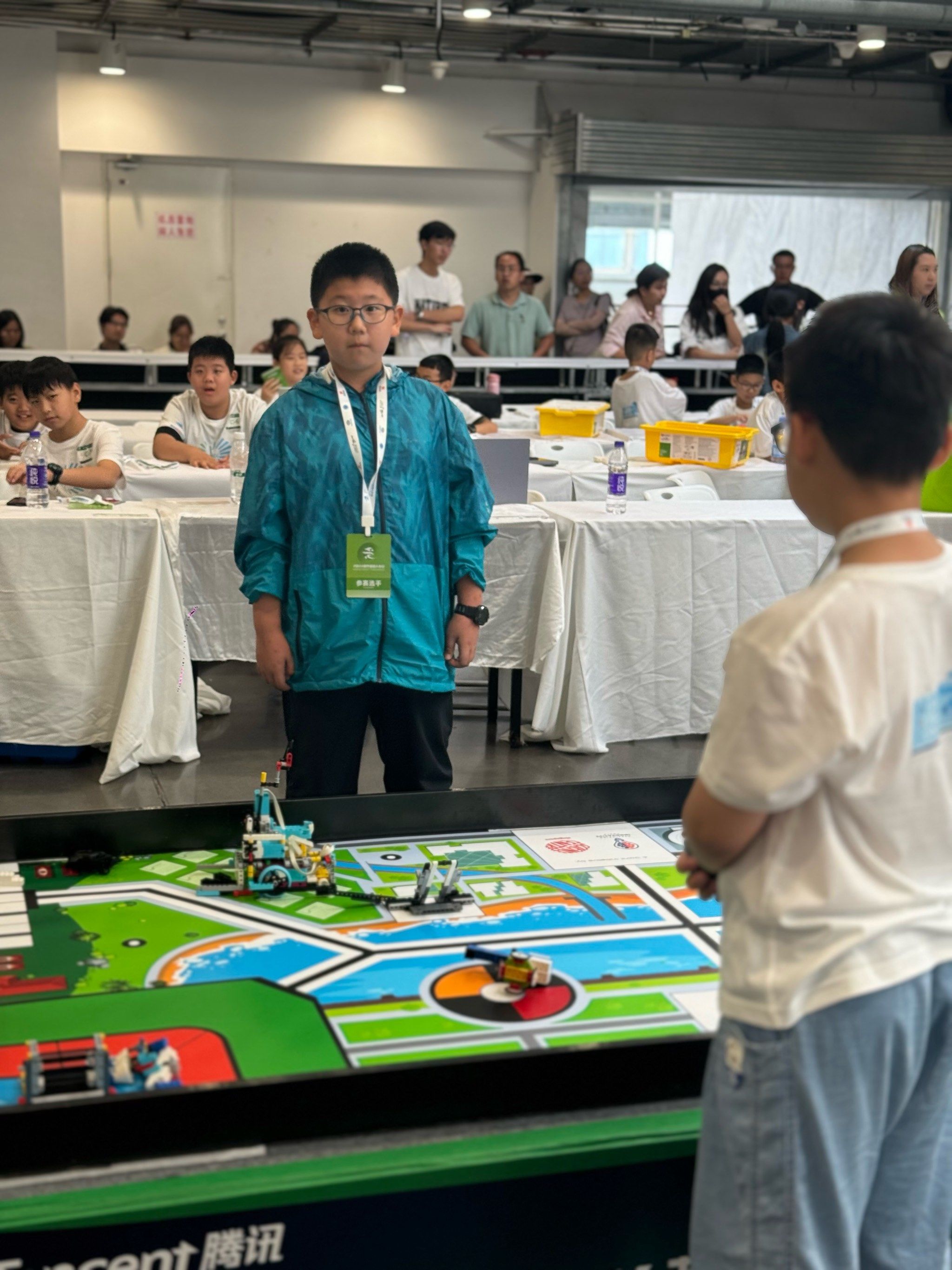 秀我中国｜在世界机器人大会遛“机器人娃”