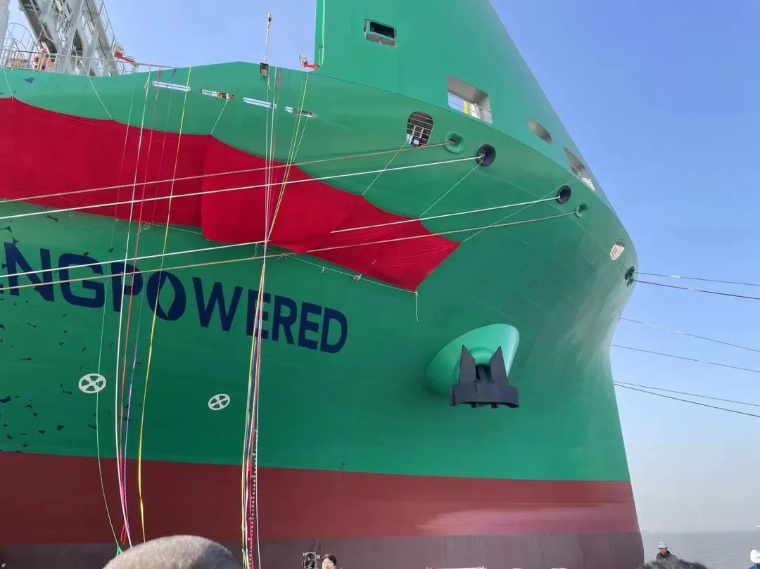 走近全球首台兆瓦级漂浮式波浪能发电装置 海浪变身“移动充电宝”