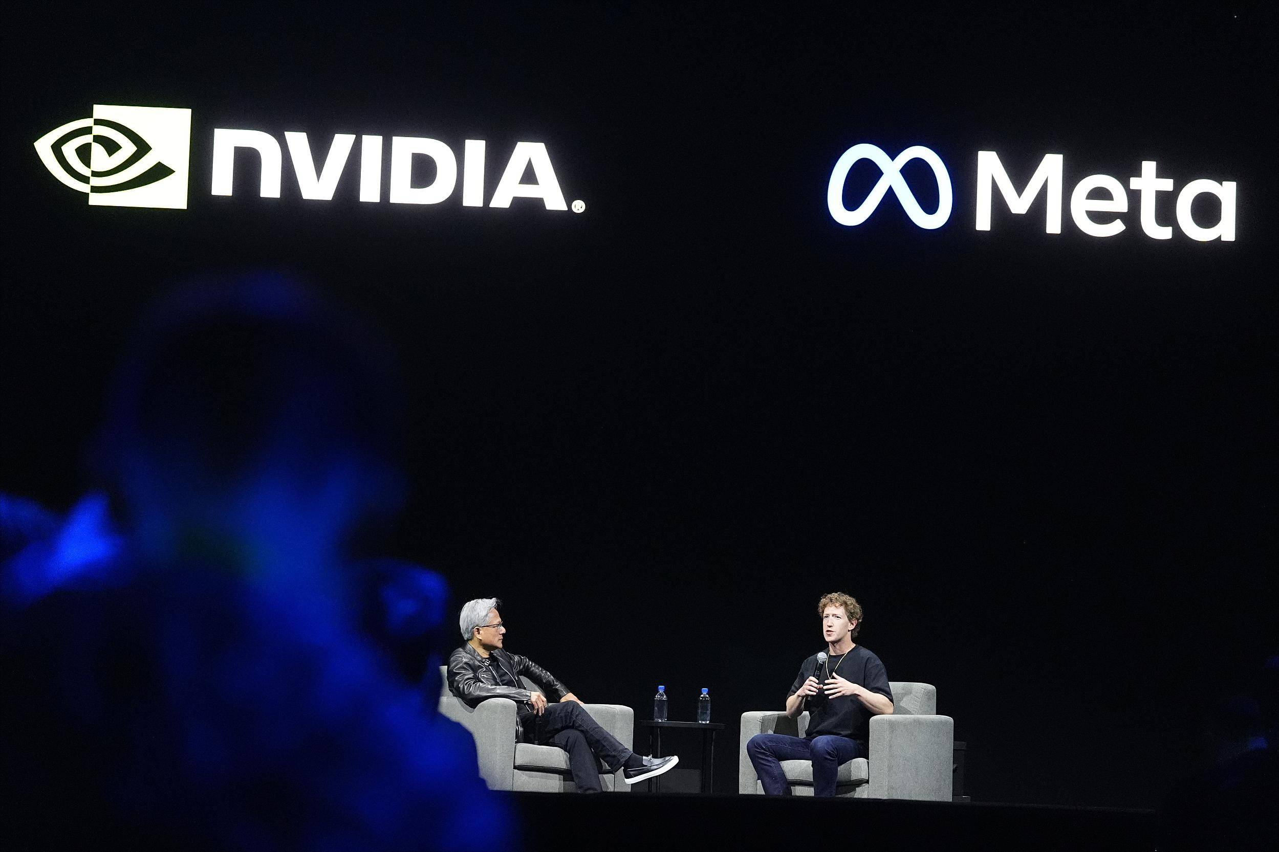 马斯克曾邀扎克伯格助其收购OpenAI？ 科技巨头AI人才争夺战加剧