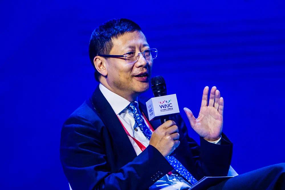 智元机器人，联手高瓴进军VC